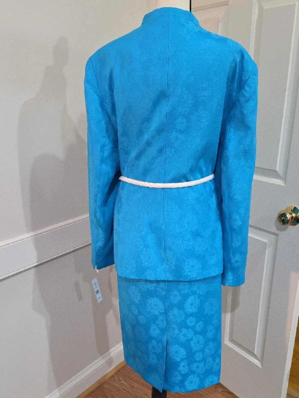 Vintage 2-Piece Skirt Suit Set –  Vibrant Blue Floral Jacquard Weave - Size 24W